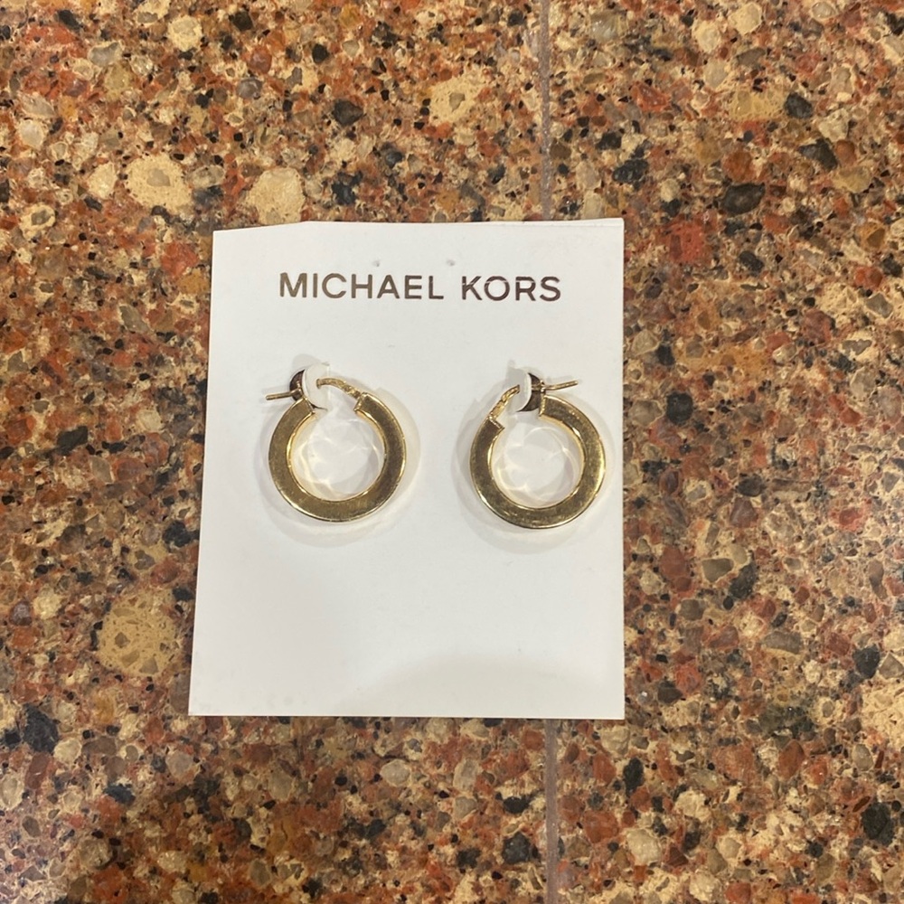 *****PRICE DROP****  NWT MICHAEL KORS CHUNKY GOLD HOOP EARRINGS